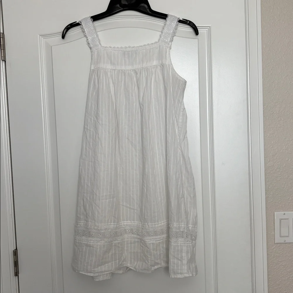 Eileen West White Lace-Trimmed Gown - Picture 6 of 6
